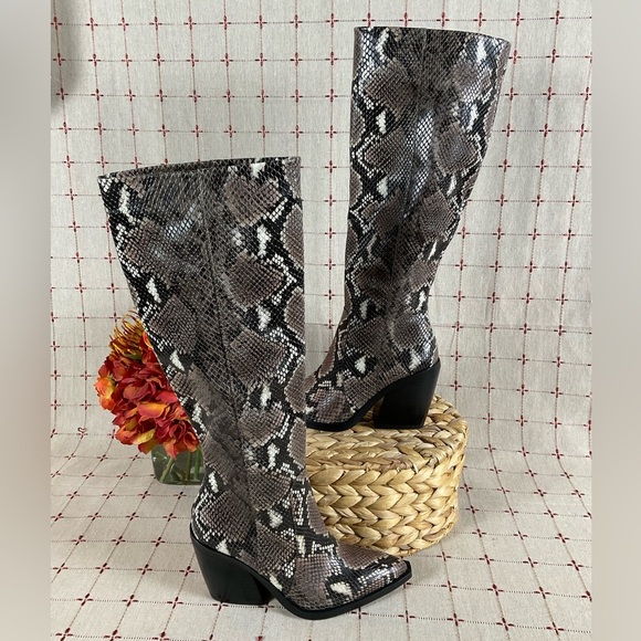 ☘️HP☘️ Vince Camuto Womens Gravana Knee High Boots Snakeskin Embossed Leather 5 - Picture 8 of 9